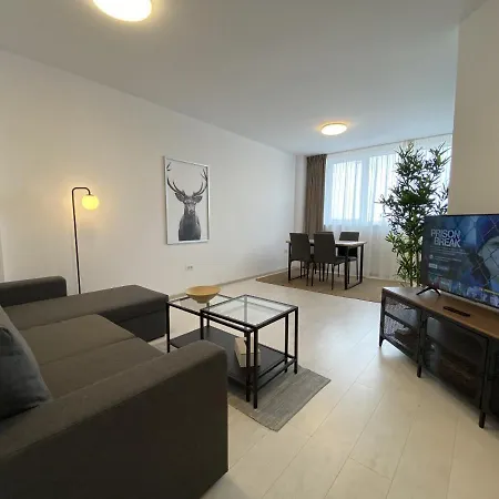 Charming Flat In With Balcony Panoramic View Брашов