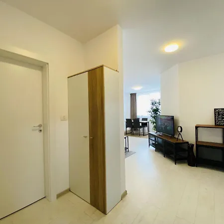Charming Flat In With Balcony Panoramic View Апартаменти Брашов