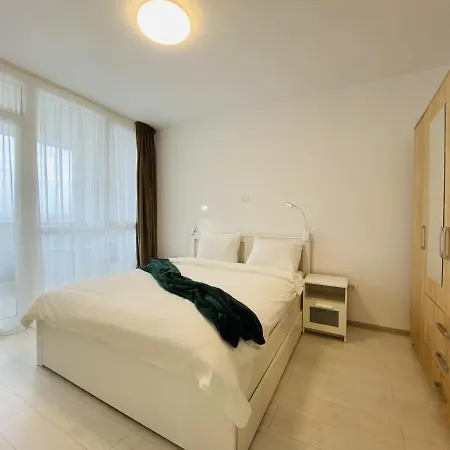 Charming Flat In With Balcony Panoramic View Апартаменти Брашов