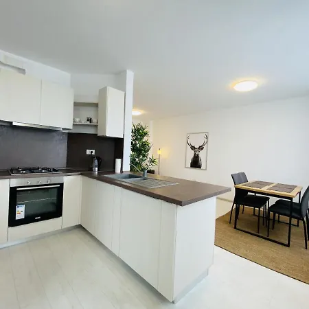Charming Flat In With Balcony Panoramic View Апартаменти